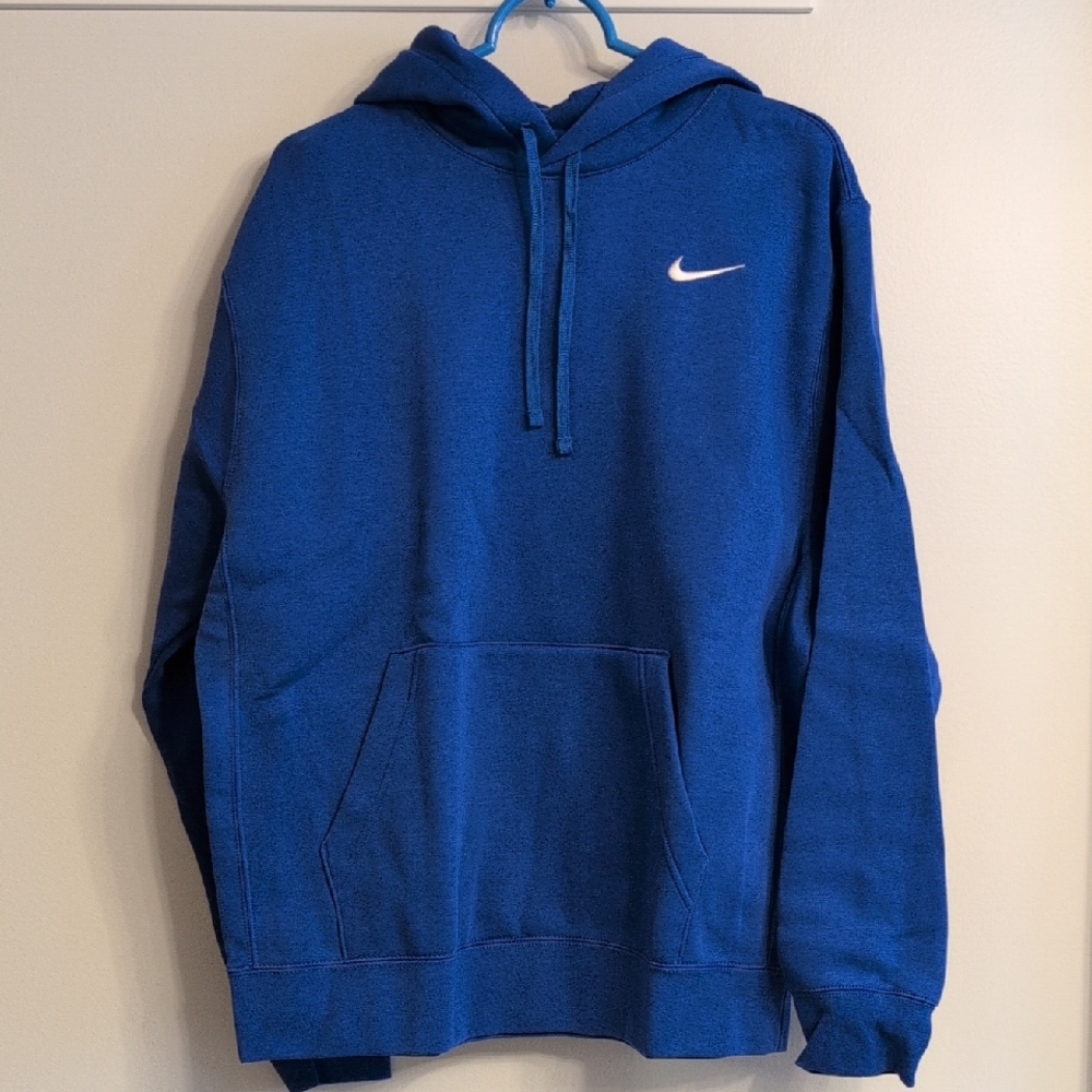 Nike Men's Training Pullover Hoodie in Game Royal. Size Large. NWT.